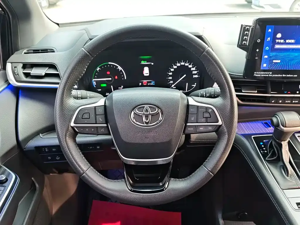 Toyota Sienna — фото 10
