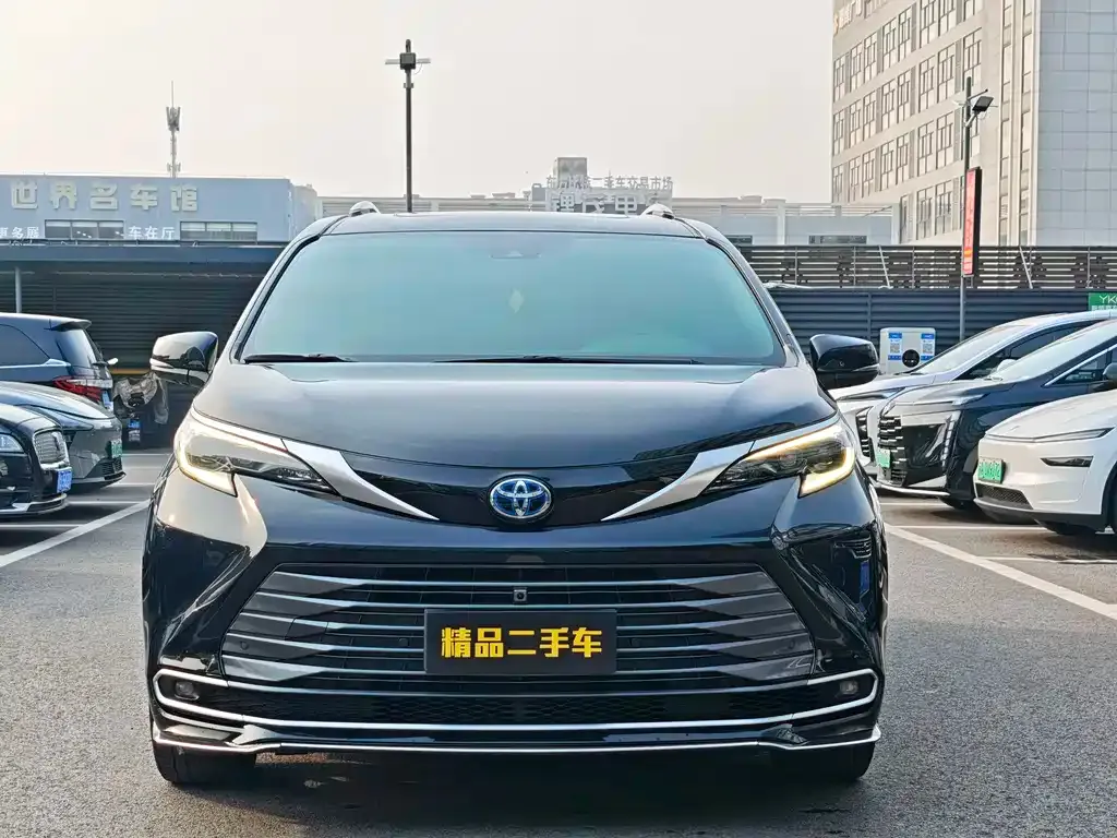 Toyota Sienna — фото 4