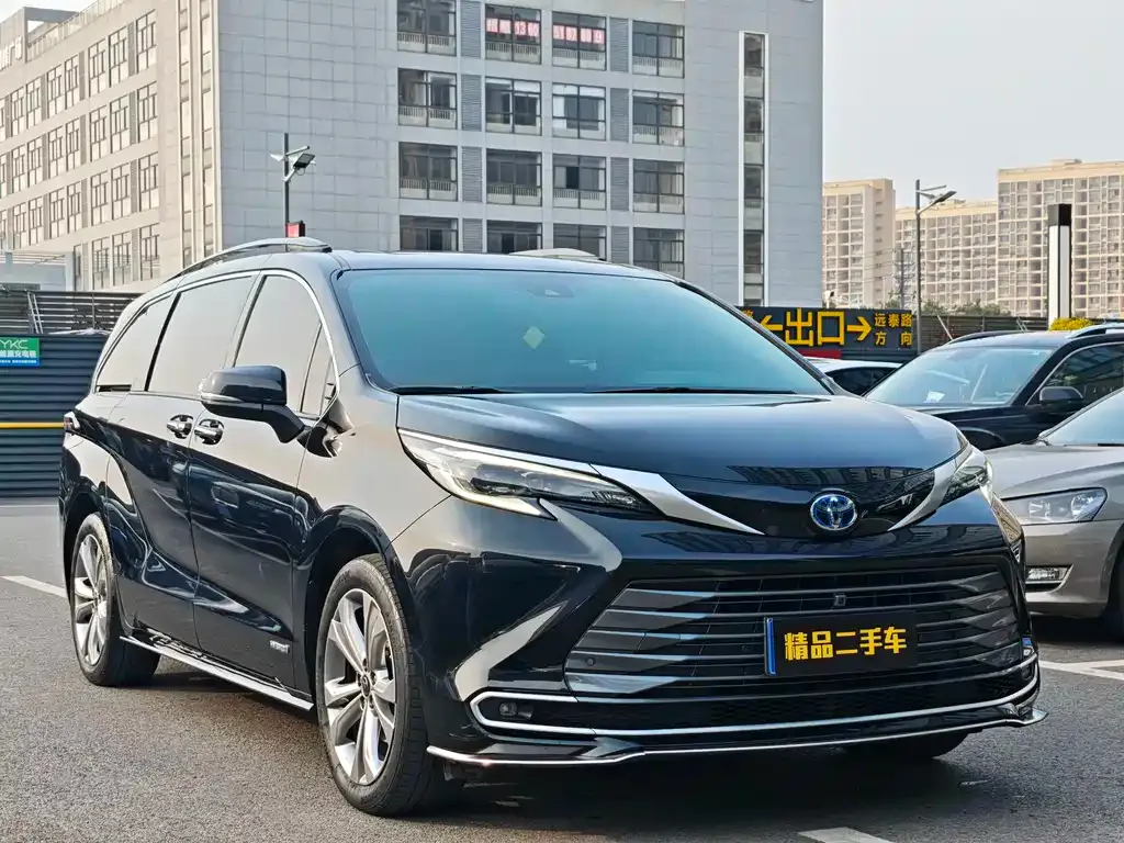 Toyota Sienna — фото 5
