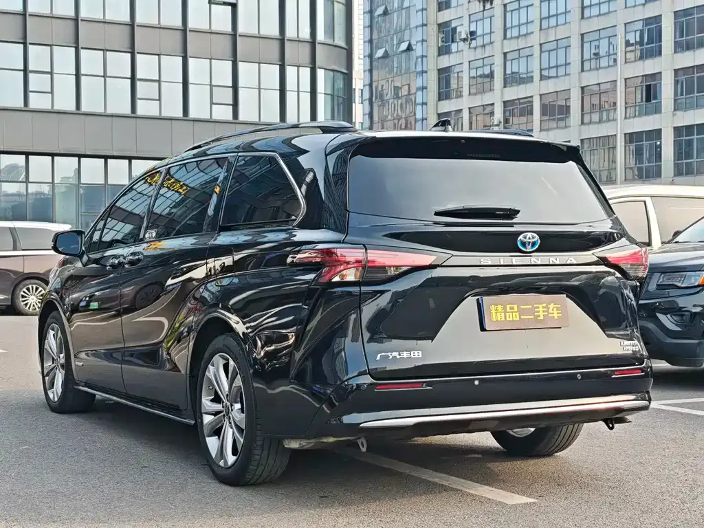 Toyota Sienna — фото 7