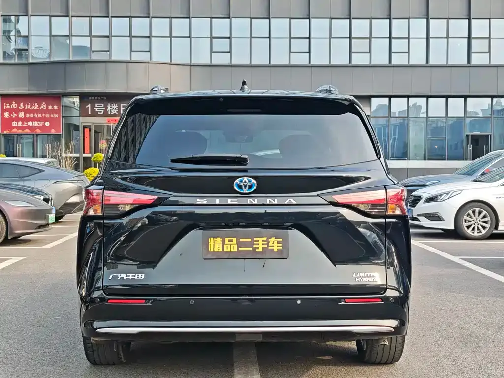 Toyota Sienna — фото 8