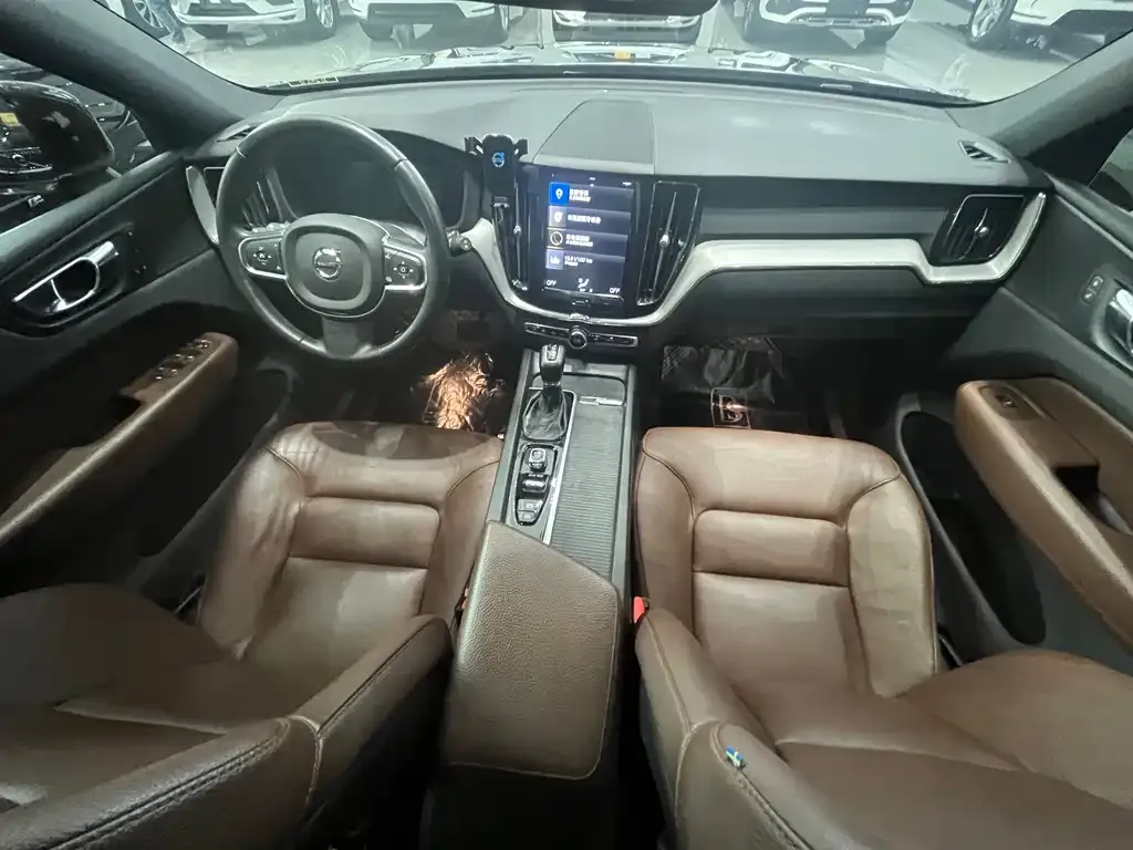 Volvo XC60 2021 из CN, фото 3