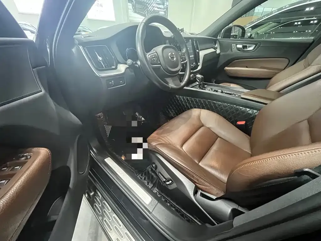 Volvo XC60 2021 из CN, фото 4