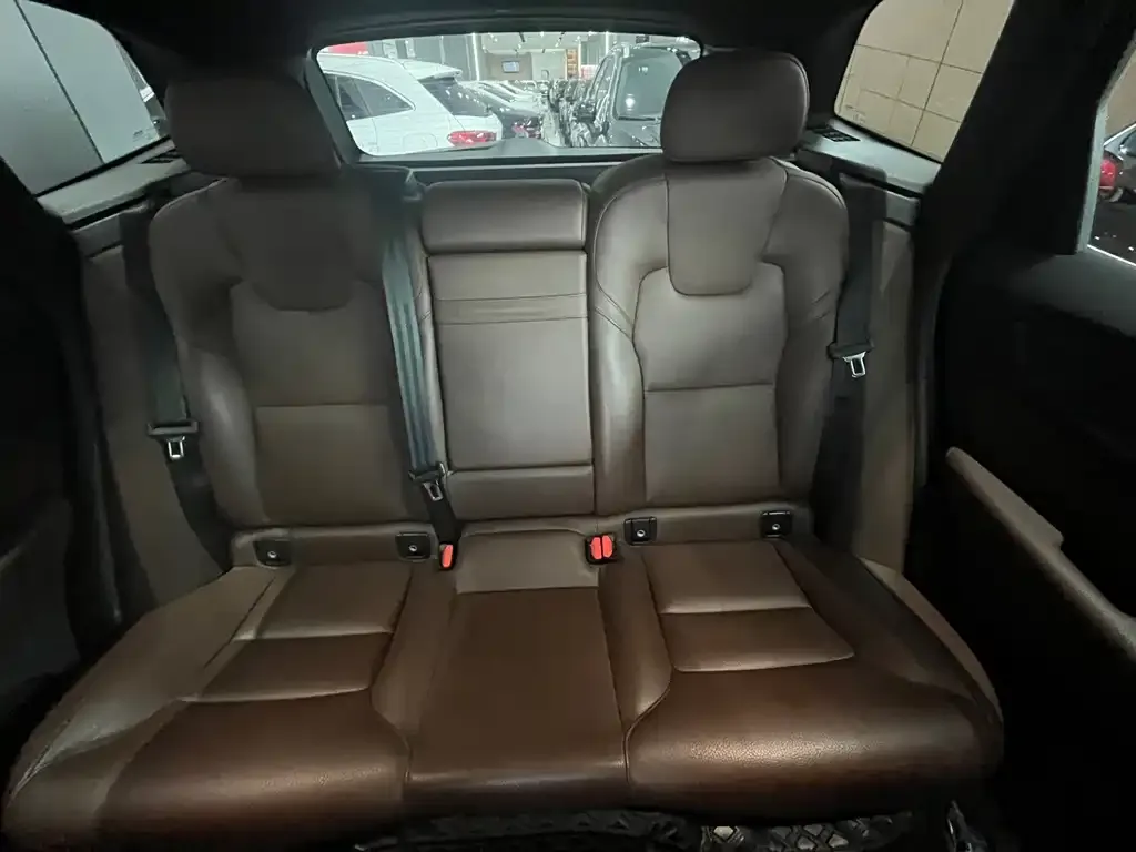 Volvo XC60 2021 из CN, фото 2