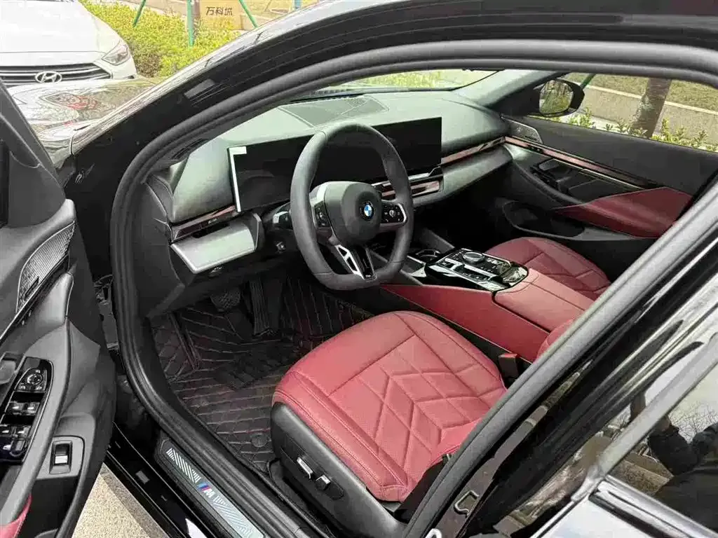BMW 5 Series 2026 из CN, фото 3