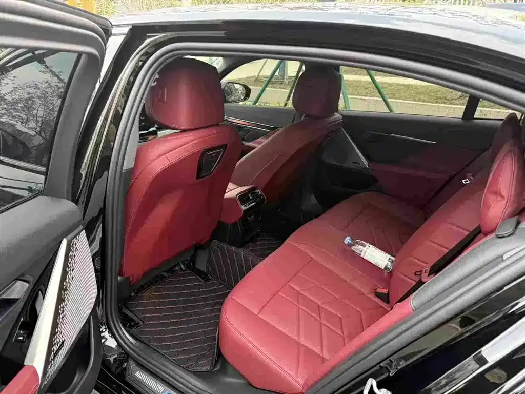 BMW 5 Series 2026 из CN, фото 2