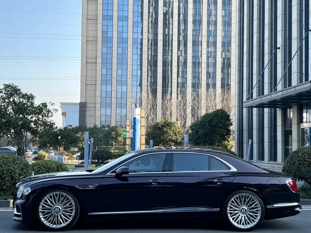 Bentley Flying Spur PHEV 2024 из CN, фото 5