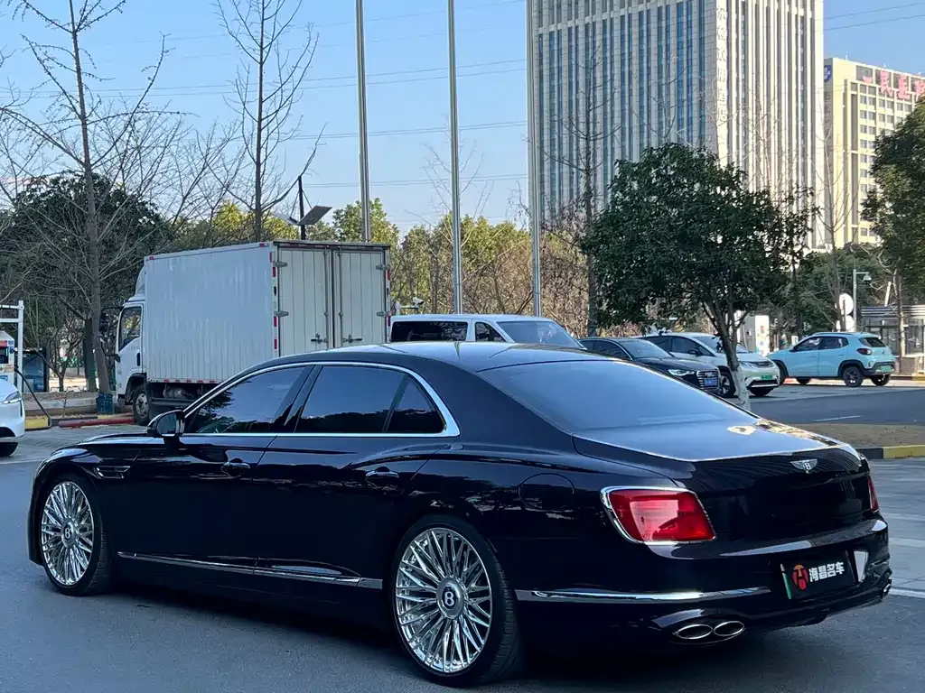 Bentley Flying Spur PHEV 2024 из CN, фото 4