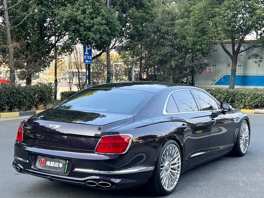 Bentley Flying Spur PHEV 2024 из CN, фото 9