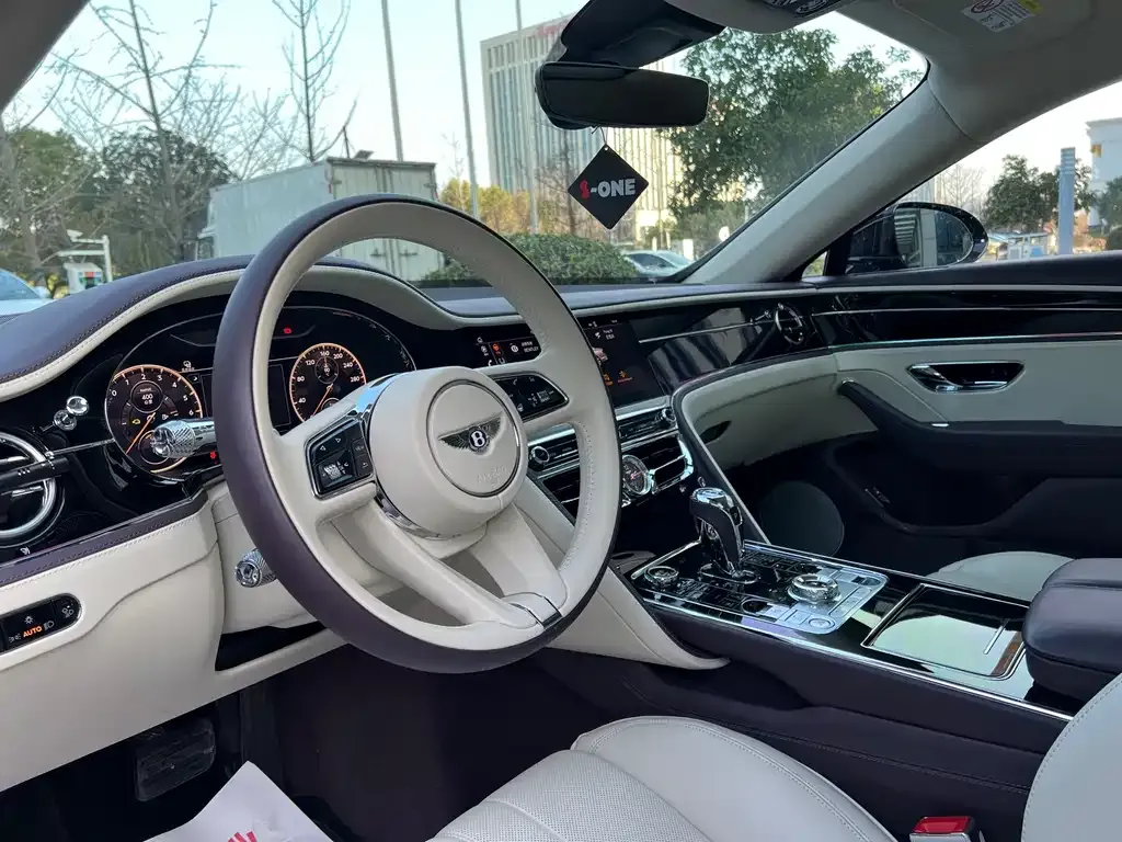 Bentley Flying Spur PHEV 2024 из CN, фото 3