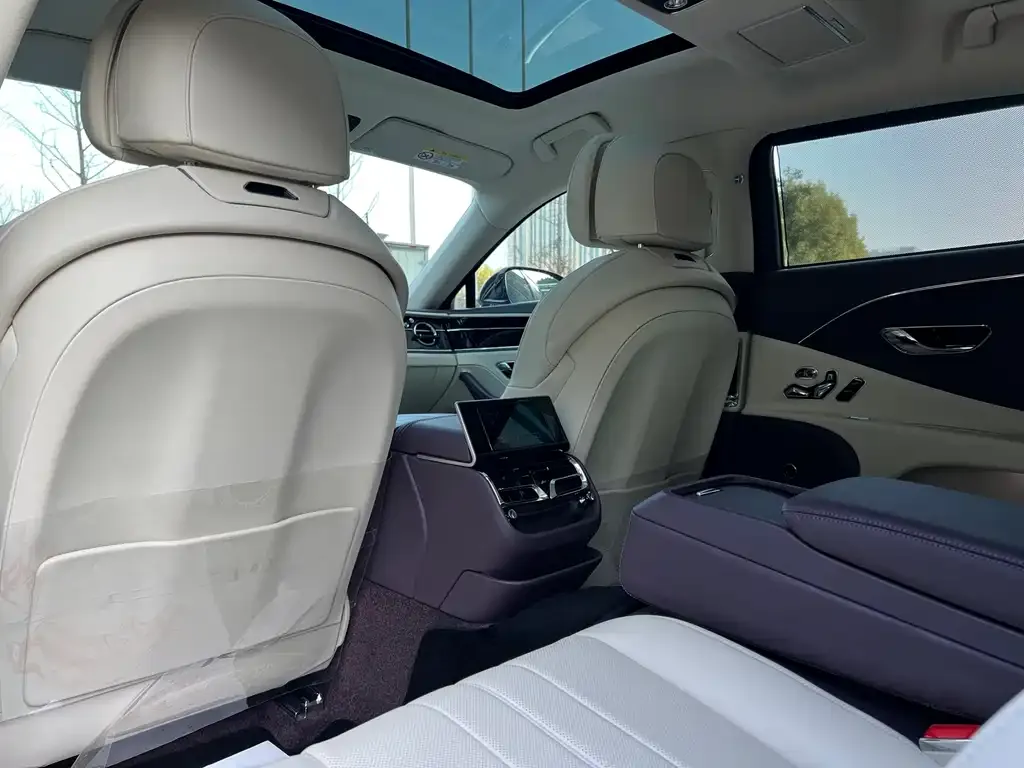 Bentley Flying Spur PHEV 2024 из CN, фото 2