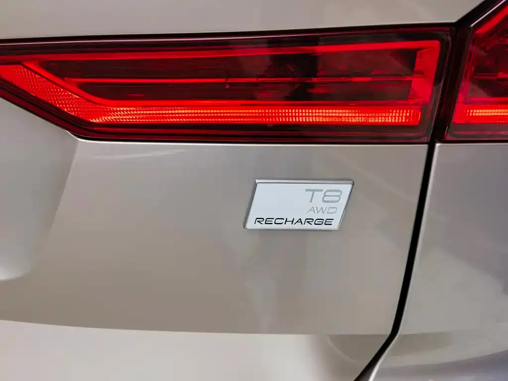 Volvo XC60 PHEV 2024 из CN, фото 8