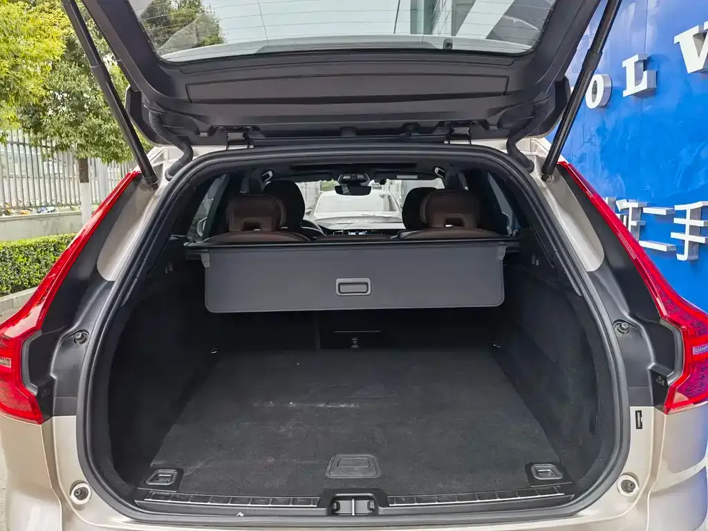 Volvo XC60 PHEV 2024 из CN, фото 10