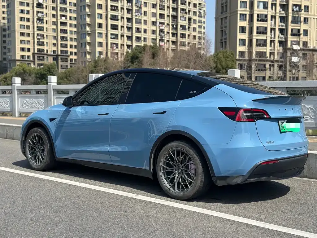 Tesla Model Y — фото 7