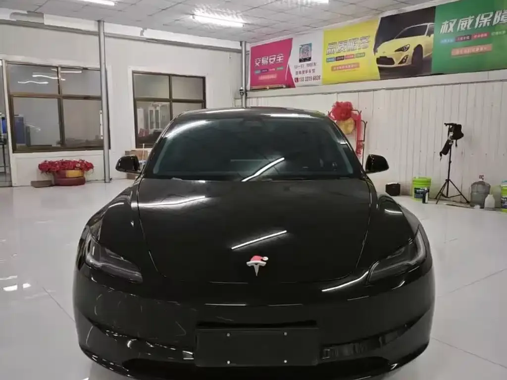 Tesla Model 3 — фото 1