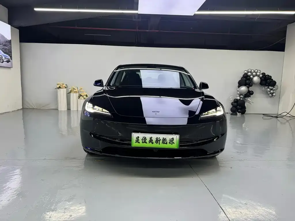 Tesla Model 3 — фото 10