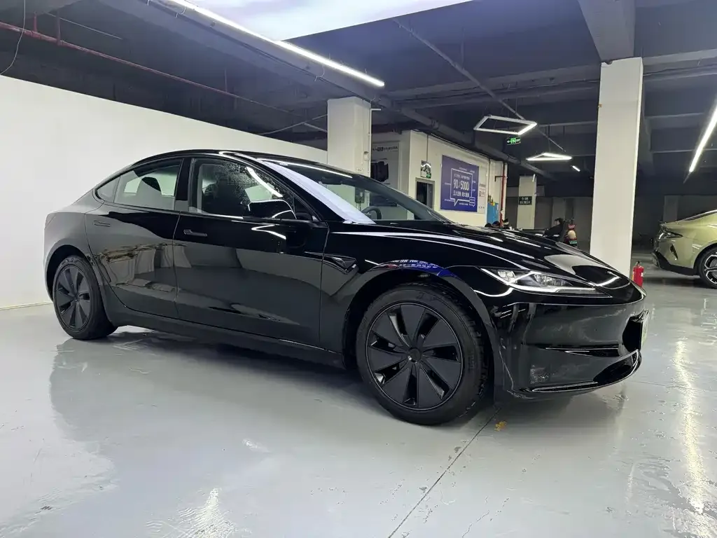 Tesla Model 3 — фото 8