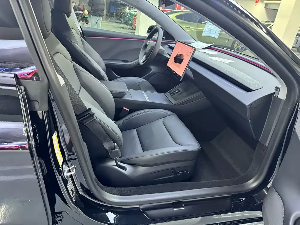 Tesla Model 3 — фото 4