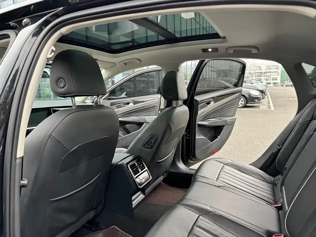 Volkswagen Passat — фото 6