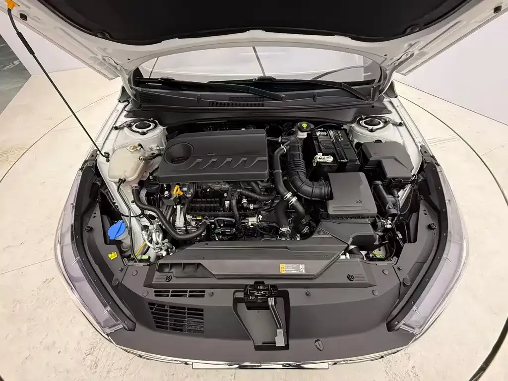 Hyundai Elantra 2023 из CN, фото 7