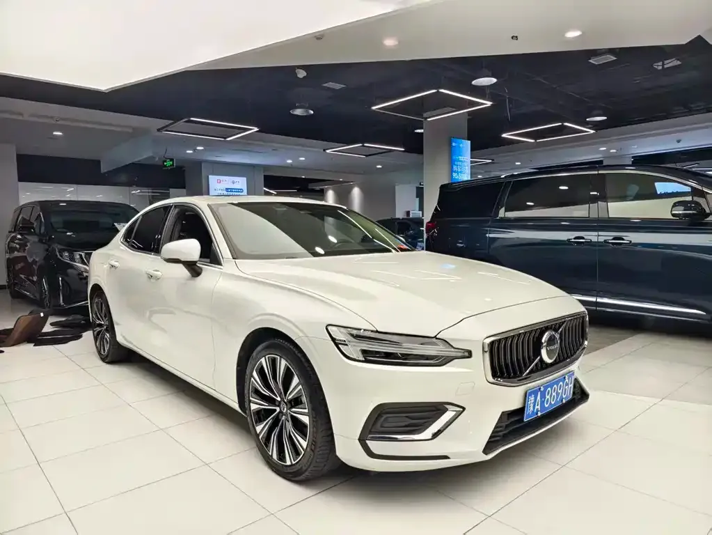 Volvo S60 — фото 10
