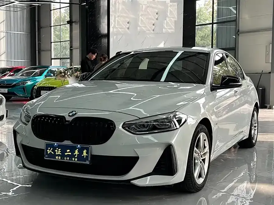 BMW 1 Series 2023 из CN, фото 1