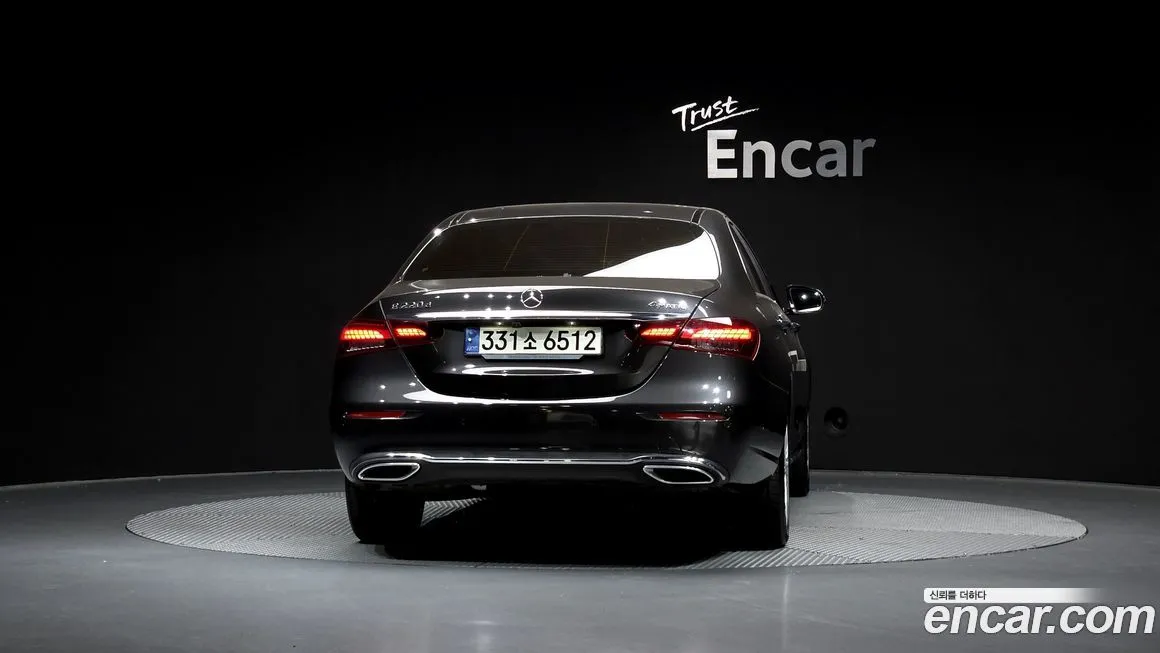 Mercedes-Benz E-Class — фото 4