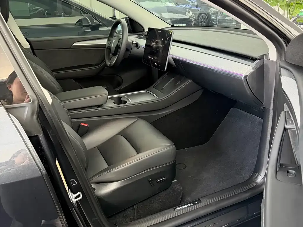 Tesla Model Y 2024 из CN, фото 2
