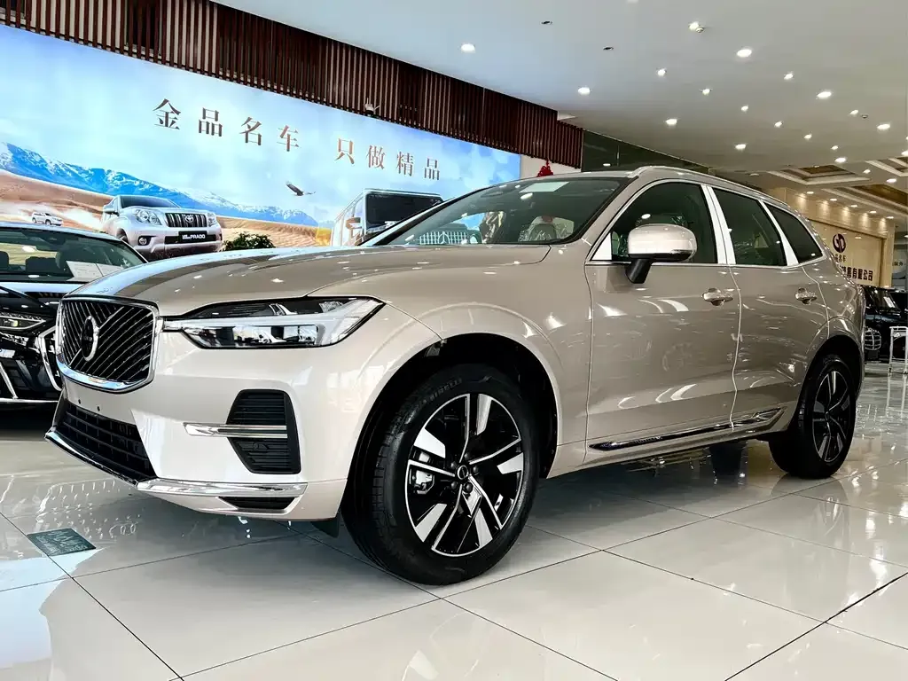 Volvo XC60 — фото 1