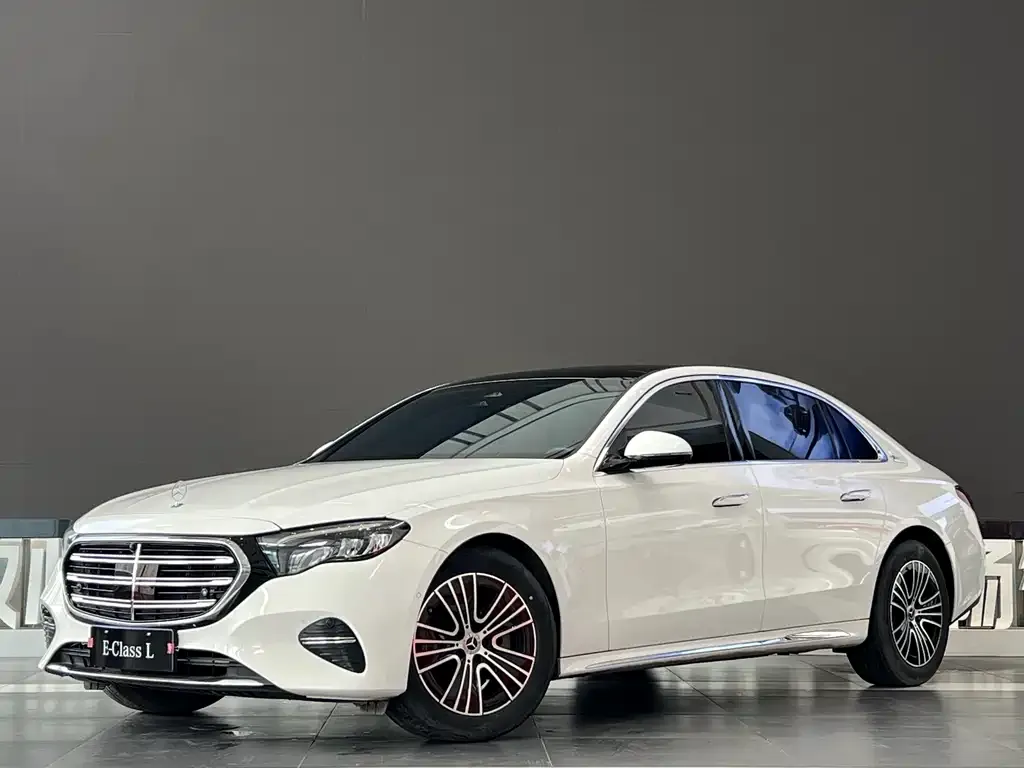 Mercedes-Benz E-Class — фото 1