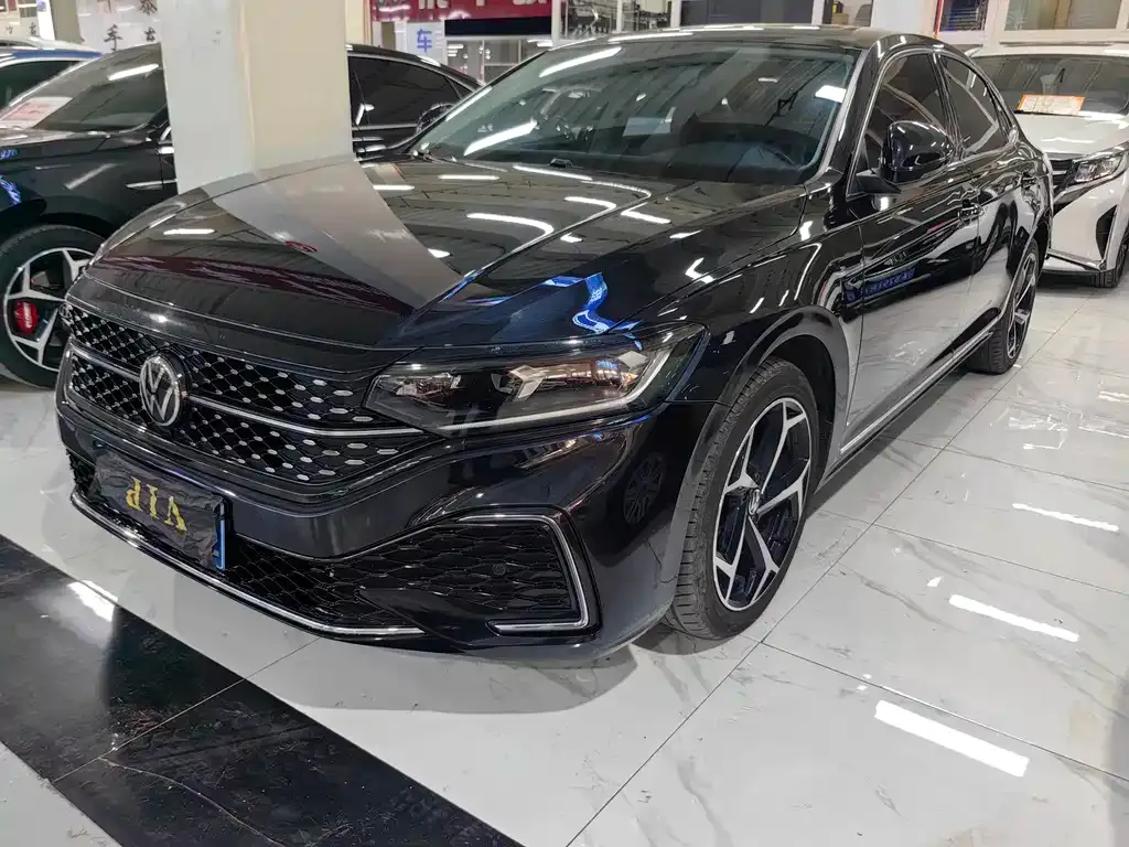 Volkswagen Passat 2023 из CN, фото 1