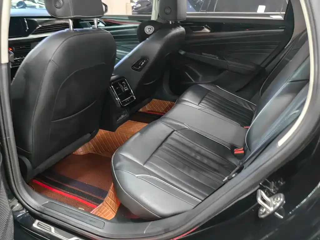 Volkswagen Passat 2023 из CN, фото 6