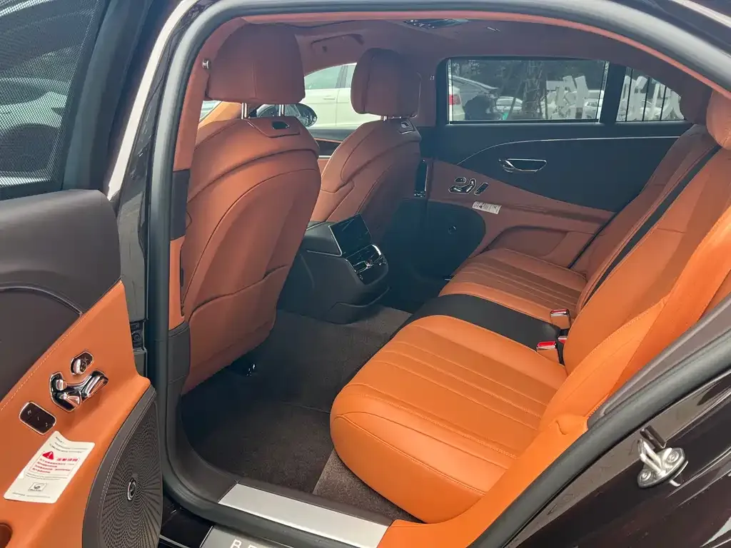 Bentley Flying Spur 2025 из CN, фото 8