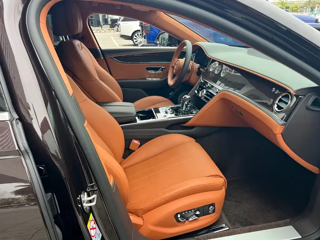 Bentley Flying Spur 2025 из CN, фото 10