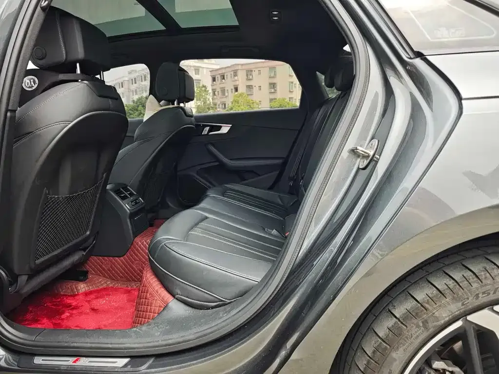 Audi A4L 2024 из CN, фото 3