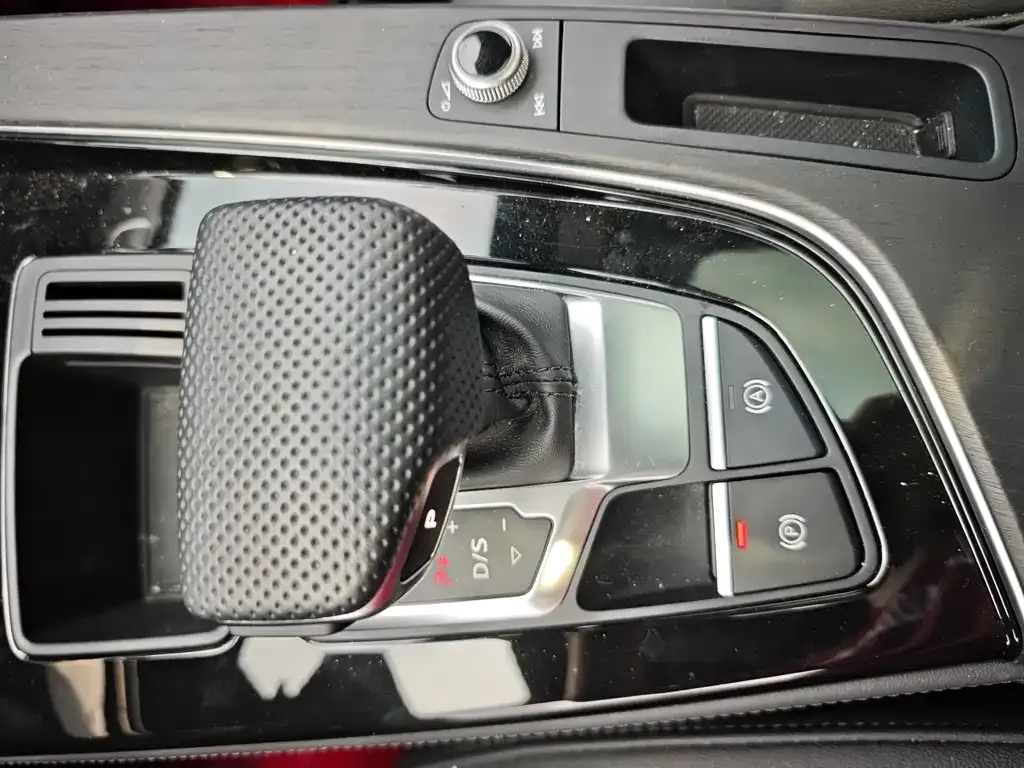 Audi A4L 2024 из CN, фото 6