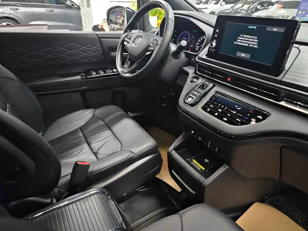 Honda Elysion 2024 из CN, фото 2