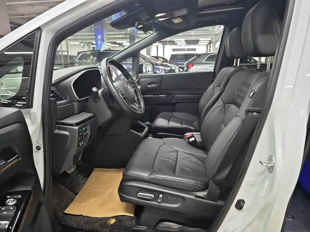 Honda Elysion 2024 из CN, фото 4