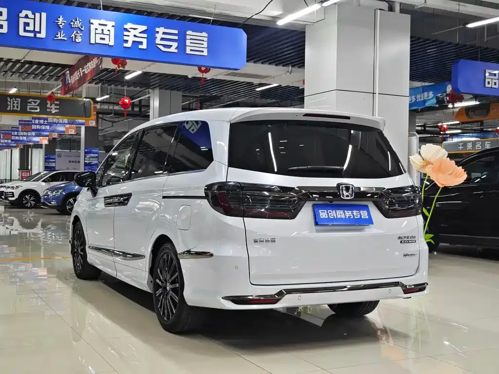 Honda Elysion 2024 из CN, фото 10