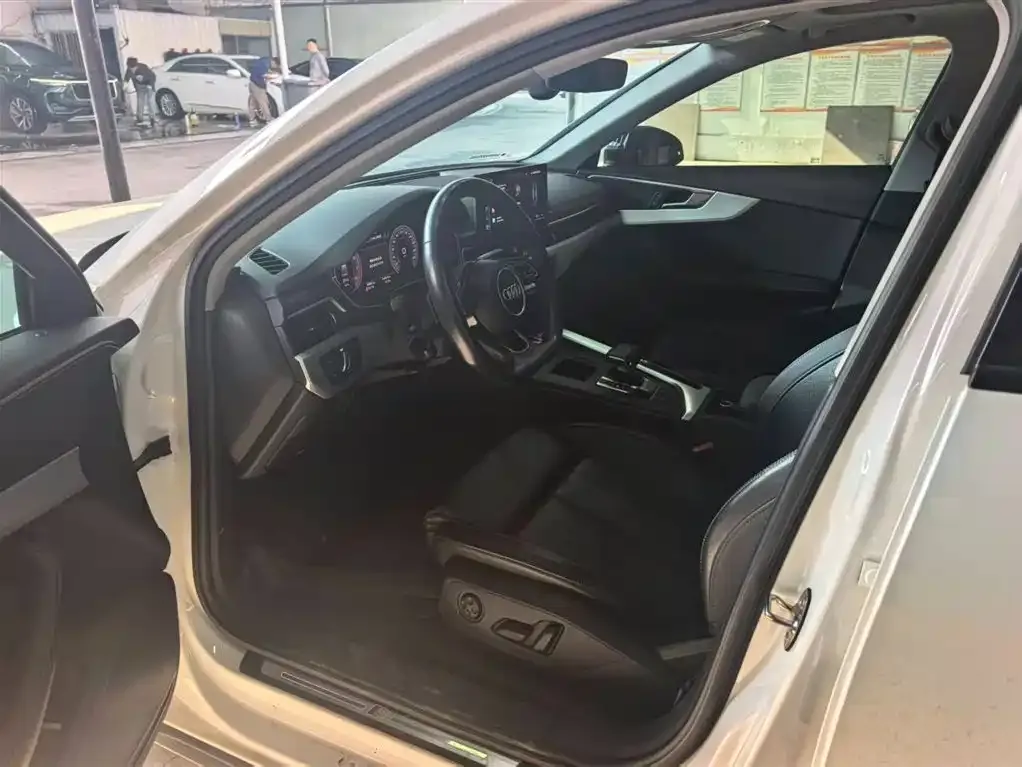 Audi A4L 2022 из CN, фото 5