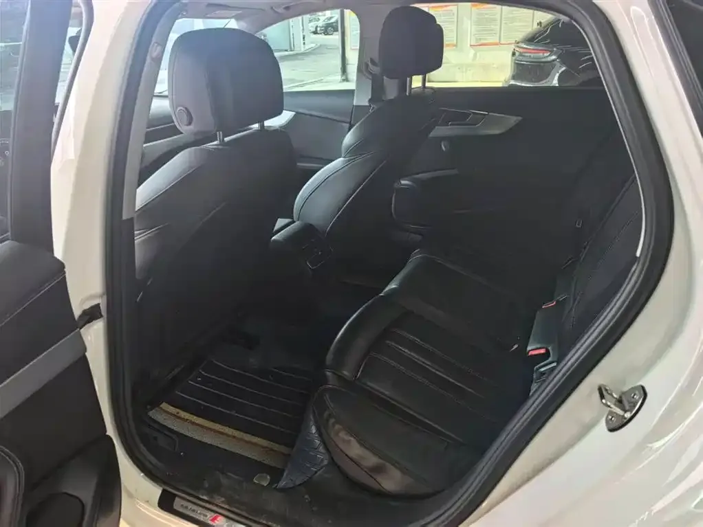 Audi A4L 2022 из CN, фото 10