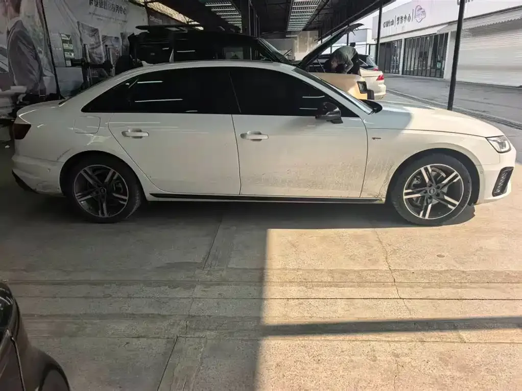 Audi A4L 2022 из CN, фото 7