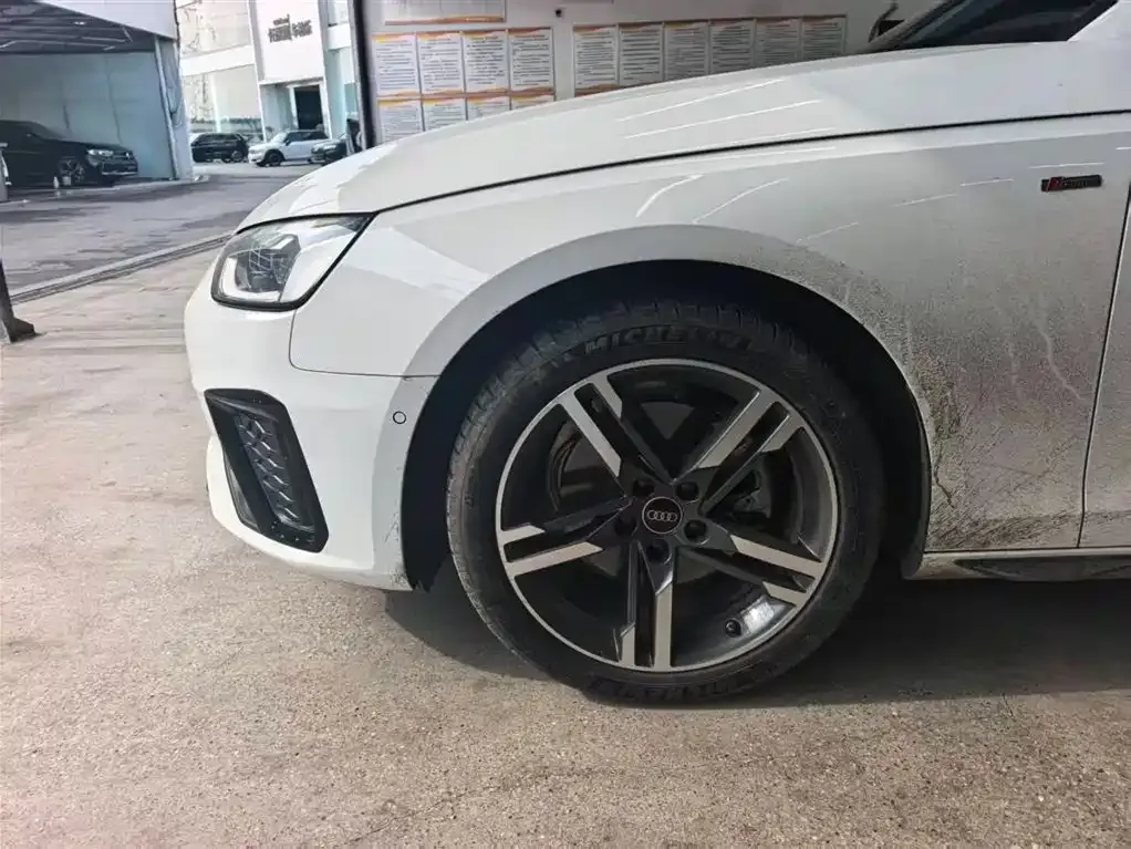 Audi A4L 2022 из CN, фото 9
