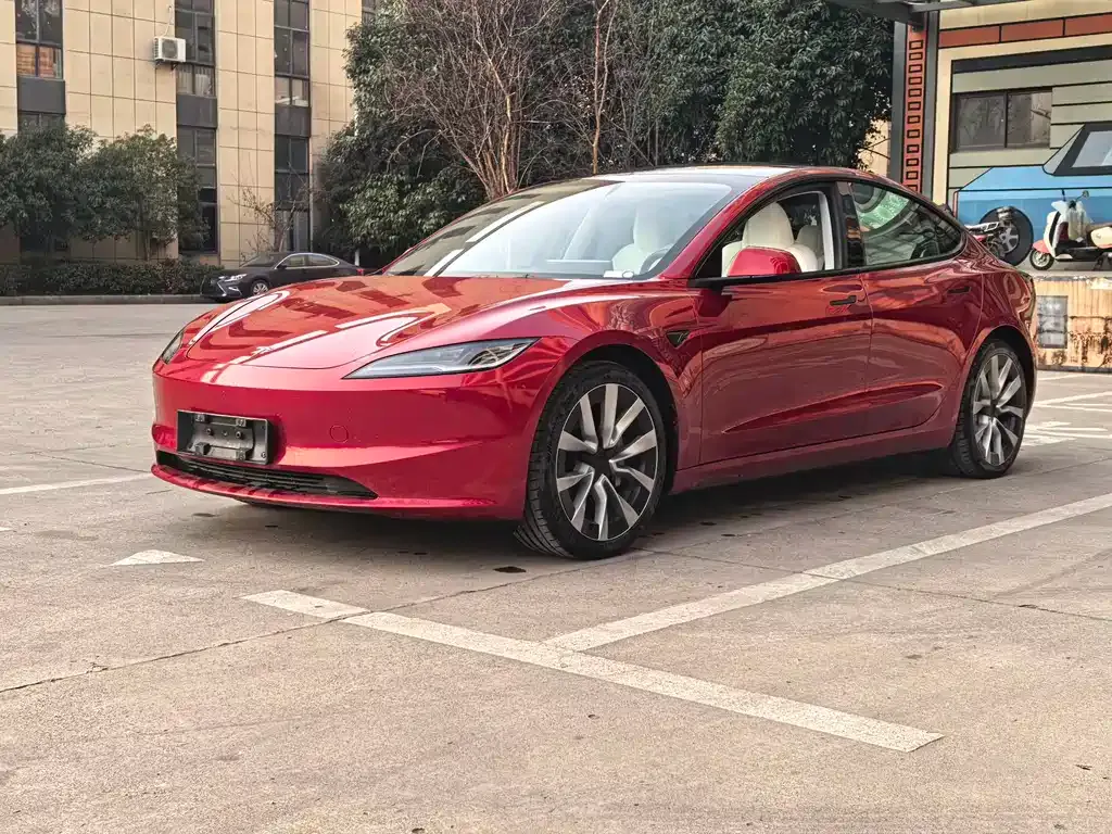 Tesla Model 3 — фото 1