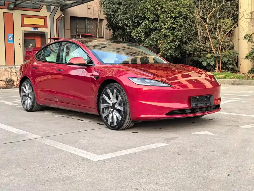 Tesla Model 3 — фото 10