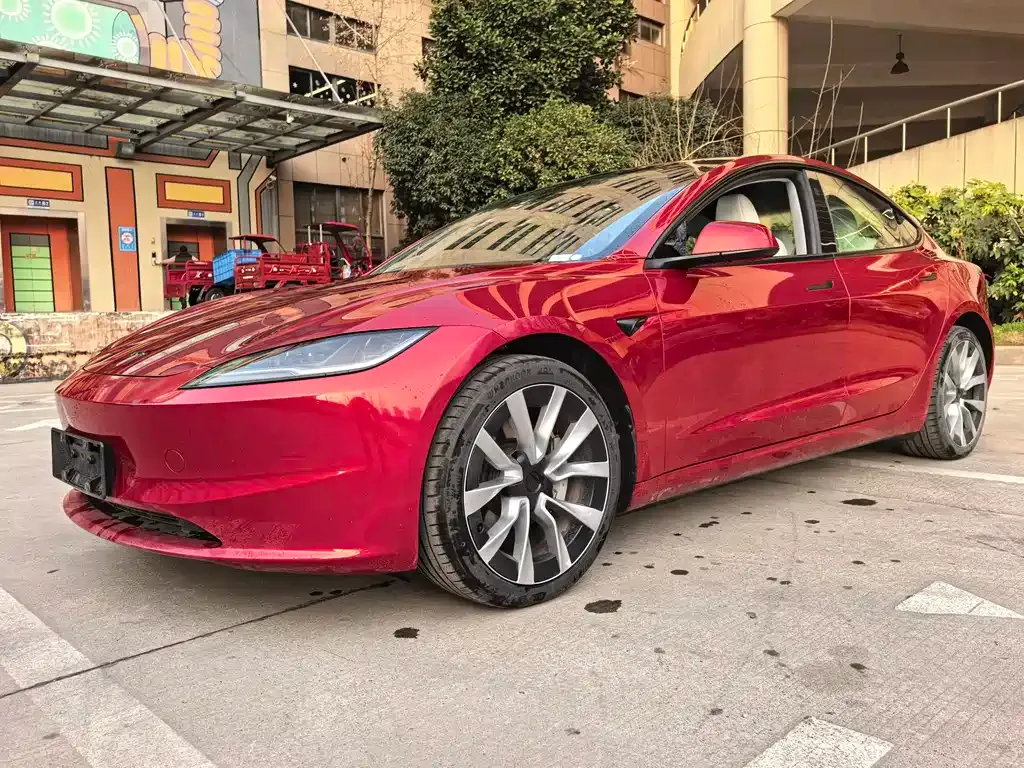 Tesla Model 3 — фото 6