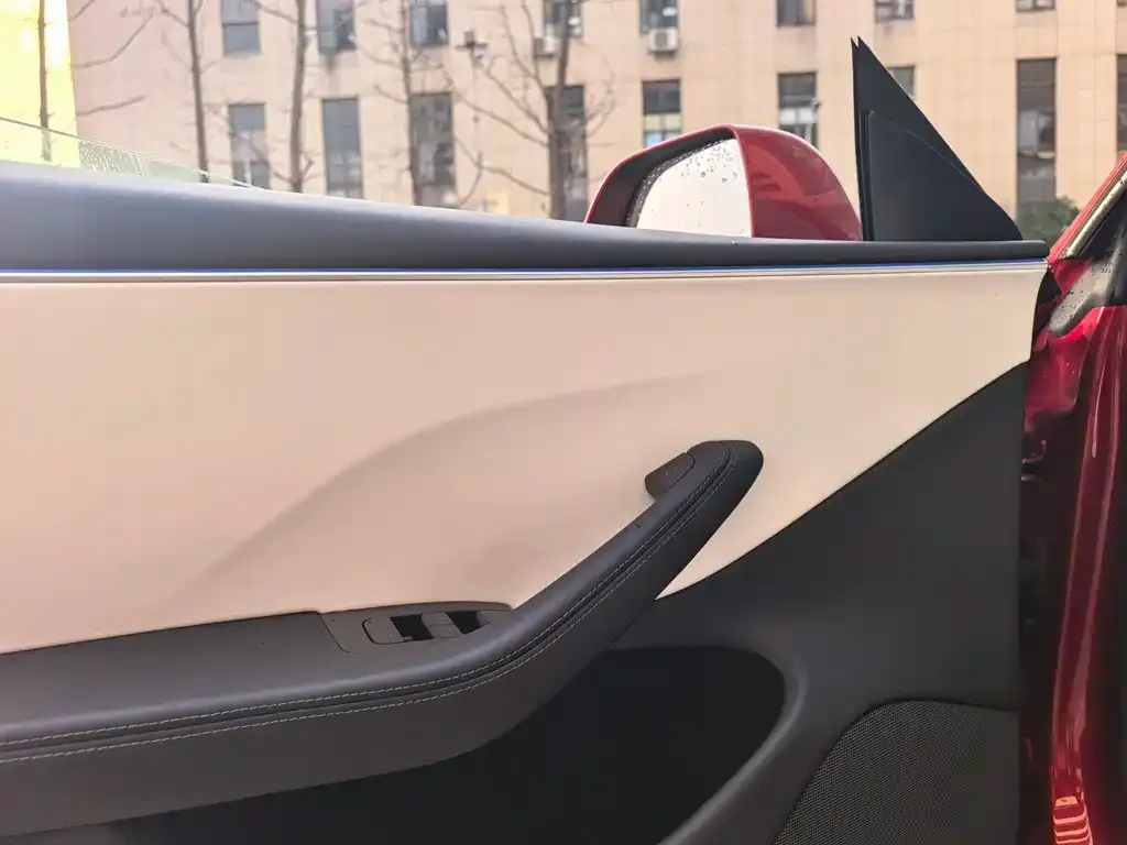 Tesla Model 3 — фото 4
