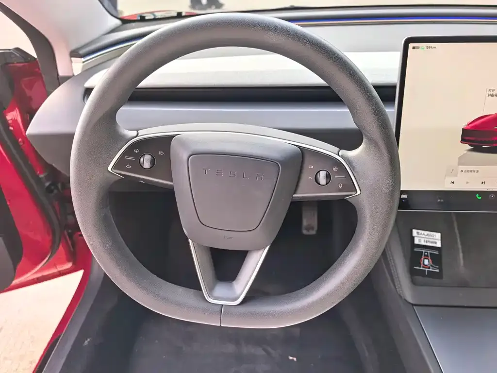 Tesla Model 3 — фото 3