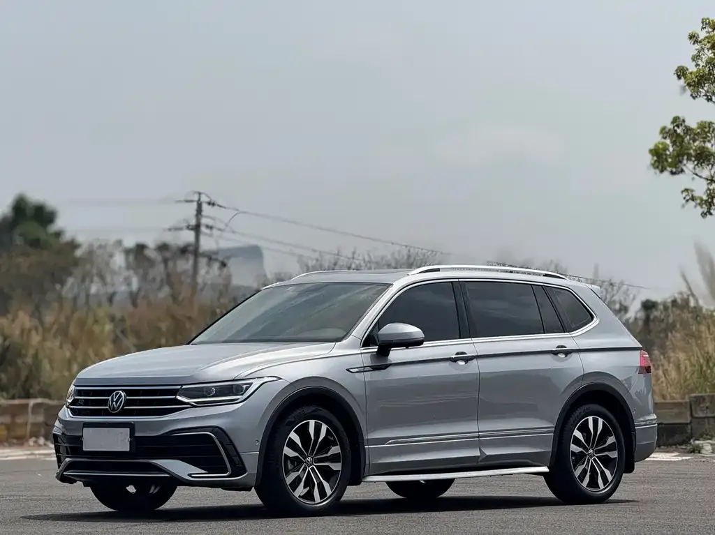 Volkswagen Tiguan L — фото 1