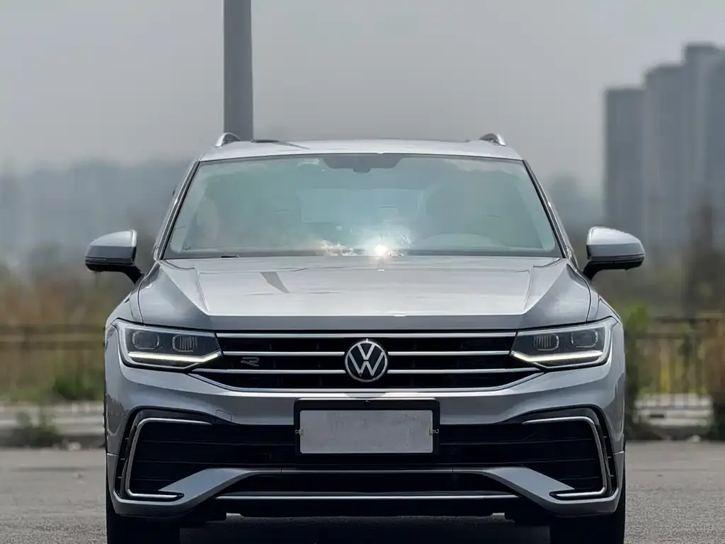 Volkswagen Tiguan L — фото 2